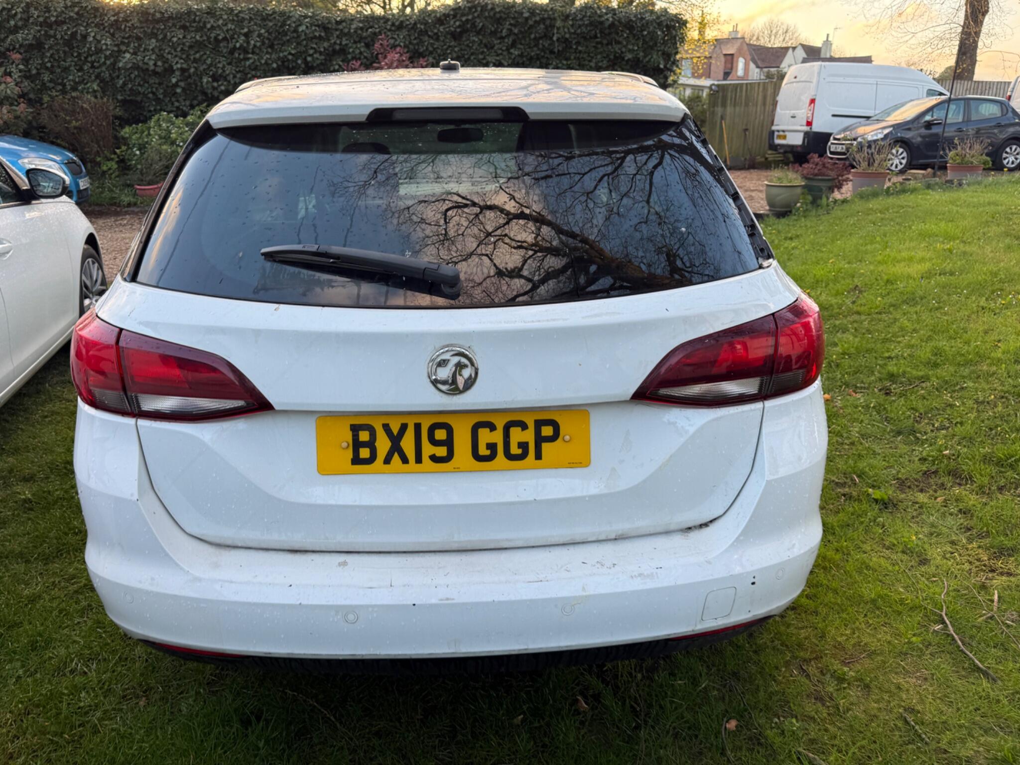 Vauxhall Astra 1.6 CDTi BlueInjection SRi Nav Sports Tourer Auto Euro 6 (s/s) 5dr — photo 28 of 44